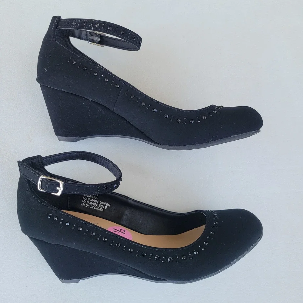 NEW Me Too Mickey1 Wedge Shoes Size 5.5M